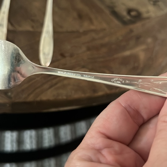 Vintage Oneida 5 pc flatware set: - Picture 4 of 16